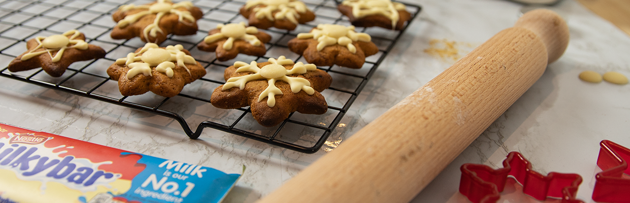 Milkybar & Gingerbread Snowflake cookies banner