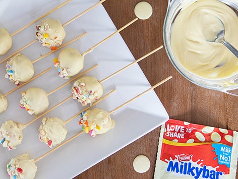 Milkybar<sup>®</sup> & Smarties<sup>®</sup> Cake Pops